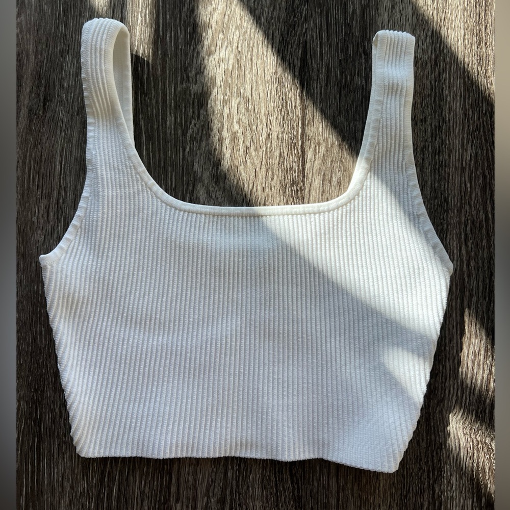 Aritzia Babaton Sculpt Knit tops - Picture 5 of 10